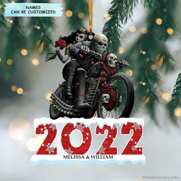 Personalized Mica Ornament - Gift For Couple - Skull Couple 2022 ARND018 AGCKH001
