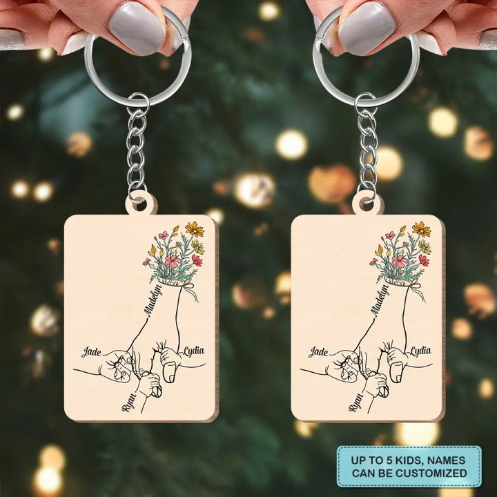 Personalized Wooden Keychain - Mother's Day Gift For Mom, Grandma - Hold Mom's Hand ARND005