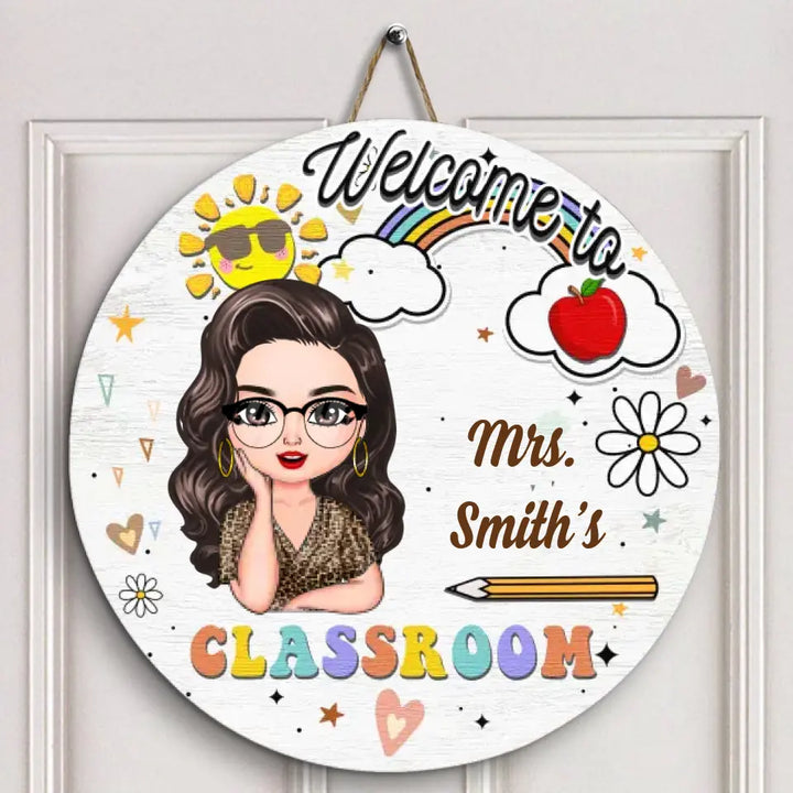 Personalized Custom Door Sign - Teacher's Day, Appreciation Gift For Teacher - Welcome To Classroom Pencil Rainbow
