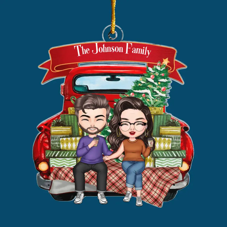 Family On The Back Of Christmas Truck - Personalized Custom Mica Ornament - Christmas Gift For Family, Family Members CLA0AD026