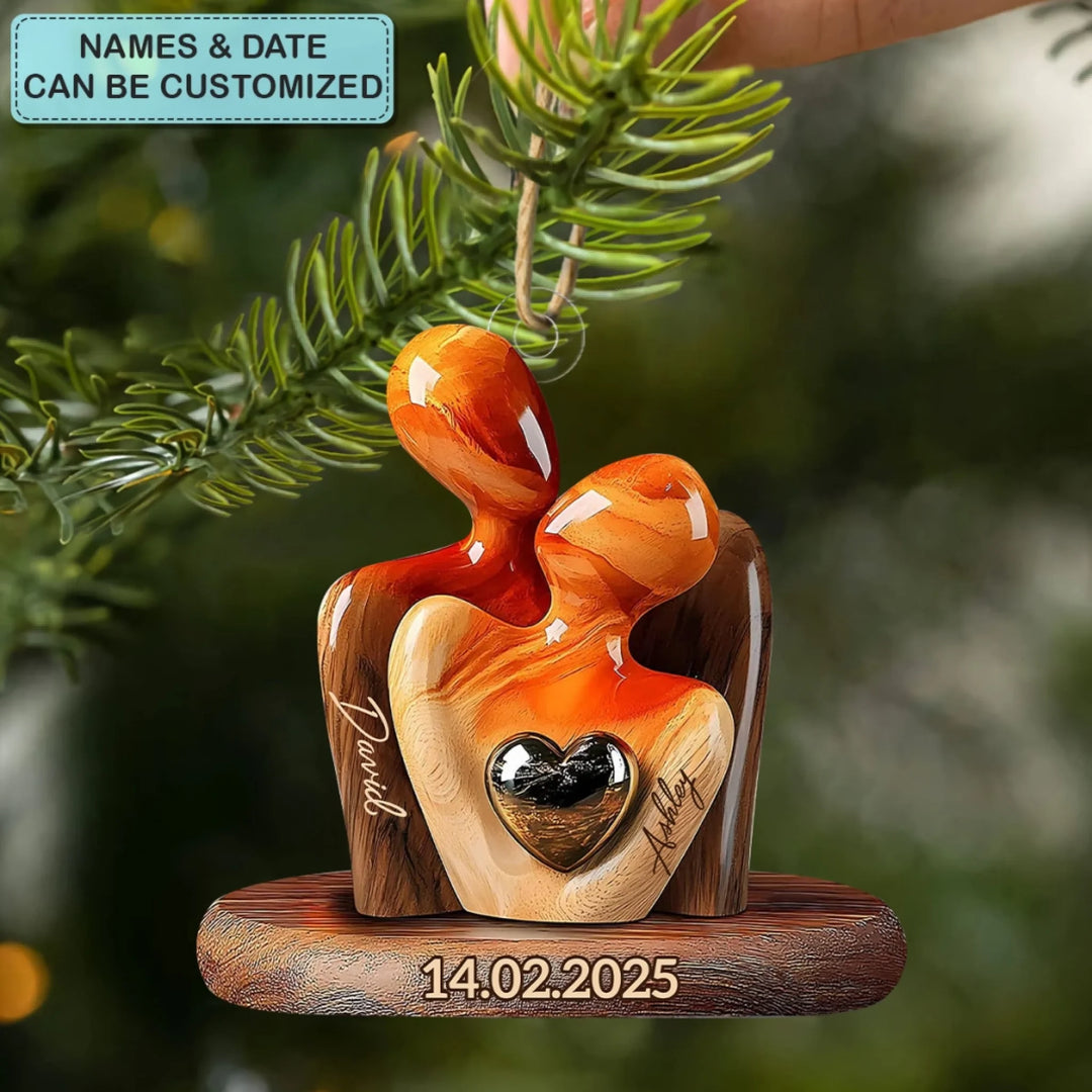 Mockup 2_2409_Mica Ornament_Couple1_ADSG055