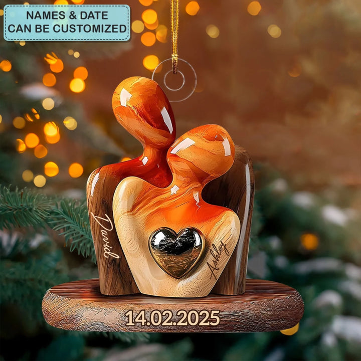 Mockup 4_2409_Mica Ornament_Couple1_ADSG055