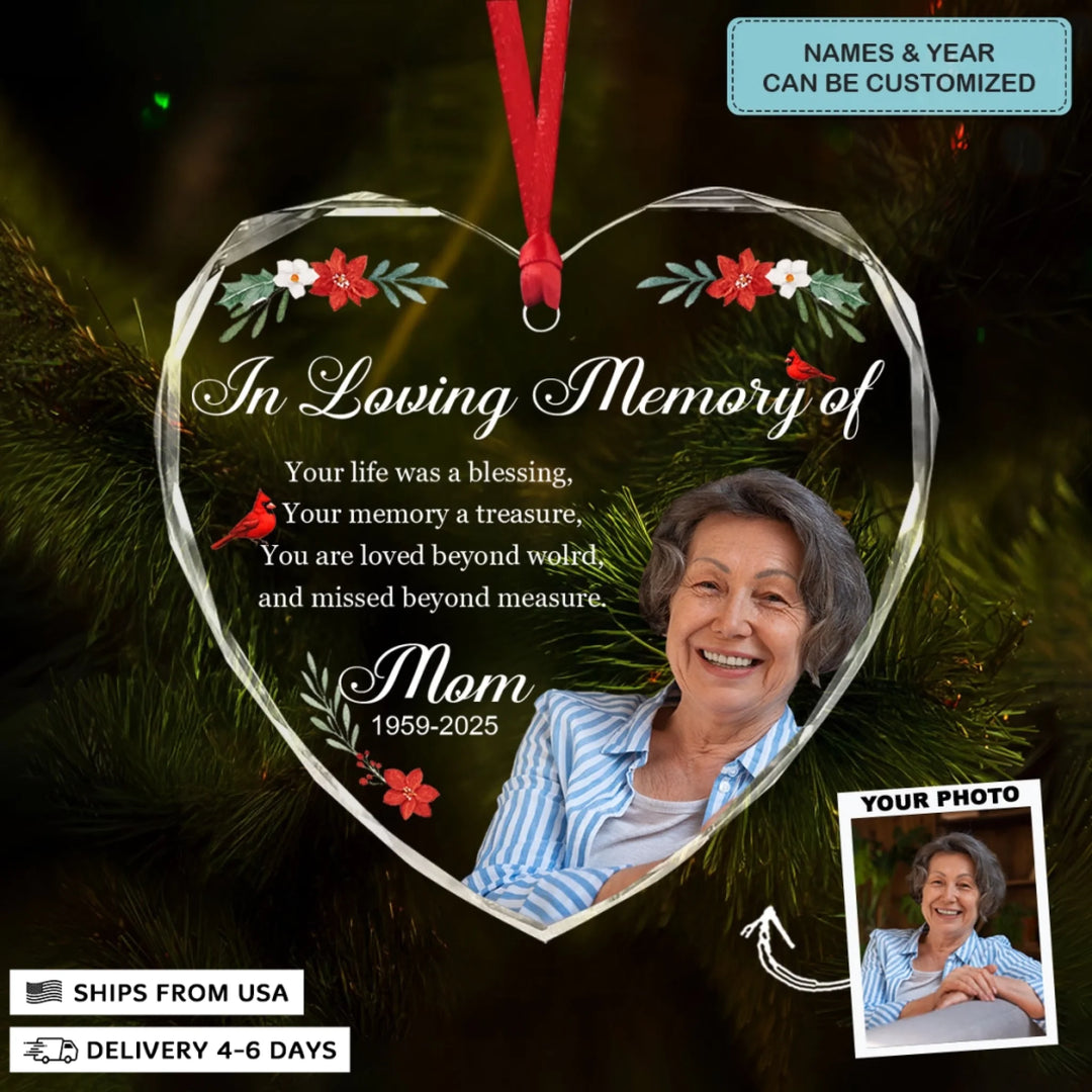 1210_Glass-Ornament_Heart-Shaped_Memorial-Người6_ARND150_ADSG122_Mockup_9