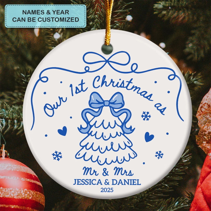 2810_Circle-Ceramic-Ornament_Couple-2_ARND145_ADSG122_Mockup_3