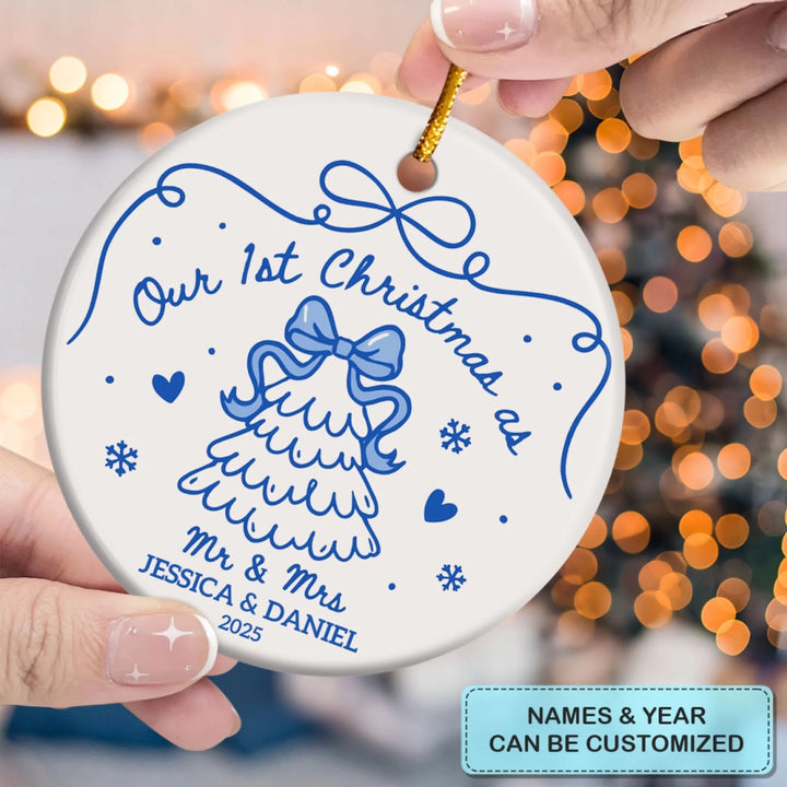 2810_Circle-Ceramic-Ornament_Couple-2_ARND145_ADSG122_Mockup_4