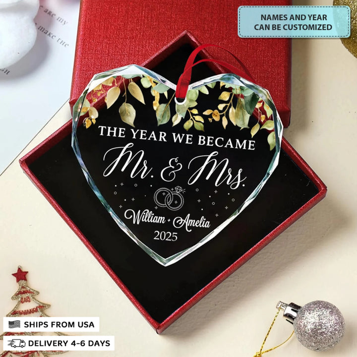 2410_Heart-Glass-Ornament_Couple1_ARND145_ADSG143_Mockup_manual6