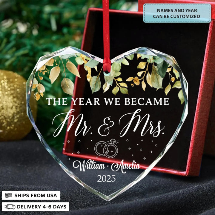 2410_Heart-Glass-Ornament_Couple1_ARND145_ADSG143_Mockup_manual5