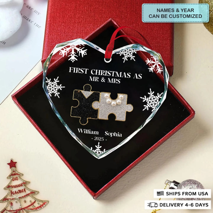 2510_Heart-Glass-Ornament_Couple_ARND145_ADSG122_Mockup_5