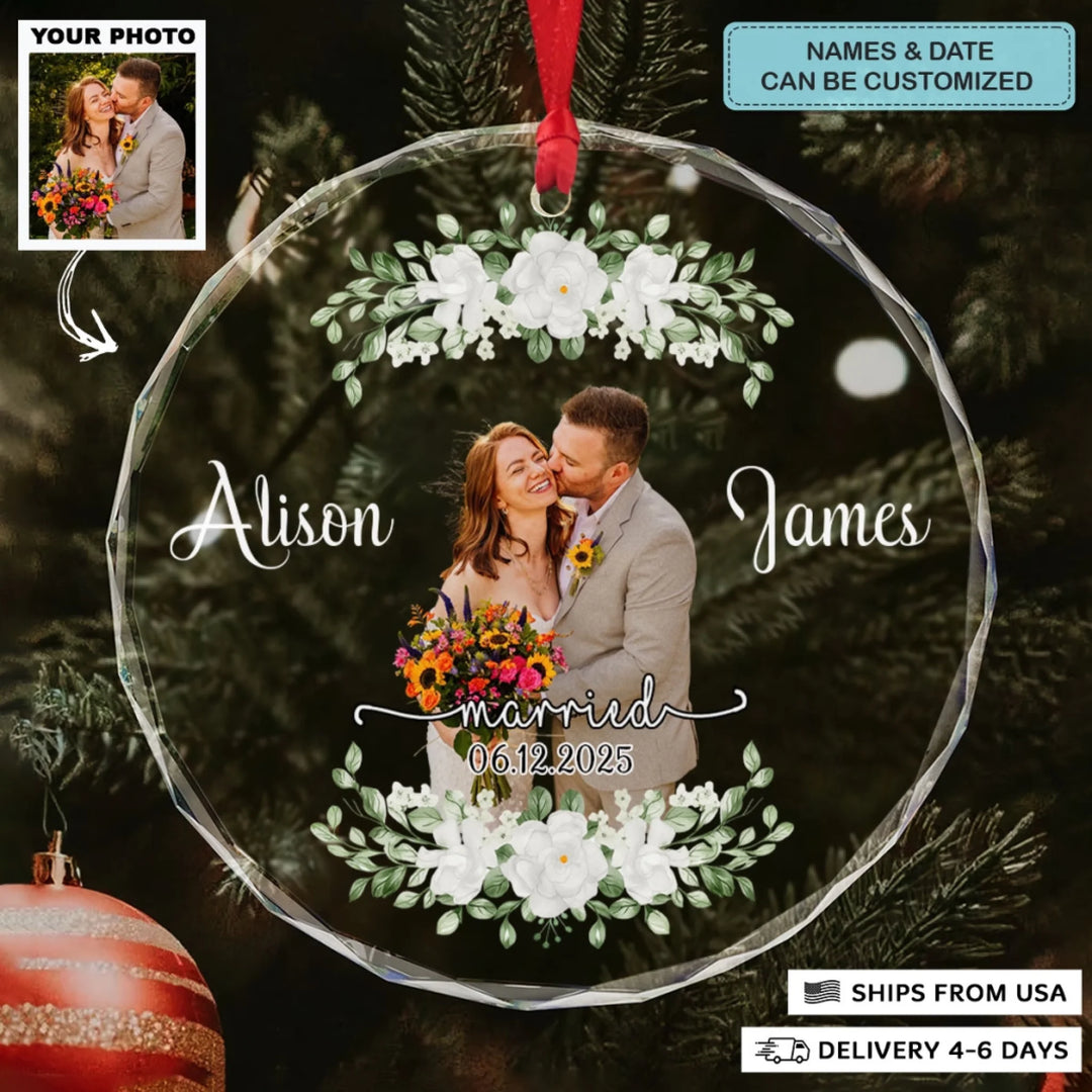 Circle-Glass-ornament_couple_ARND144_ADSG122_Mockup_1