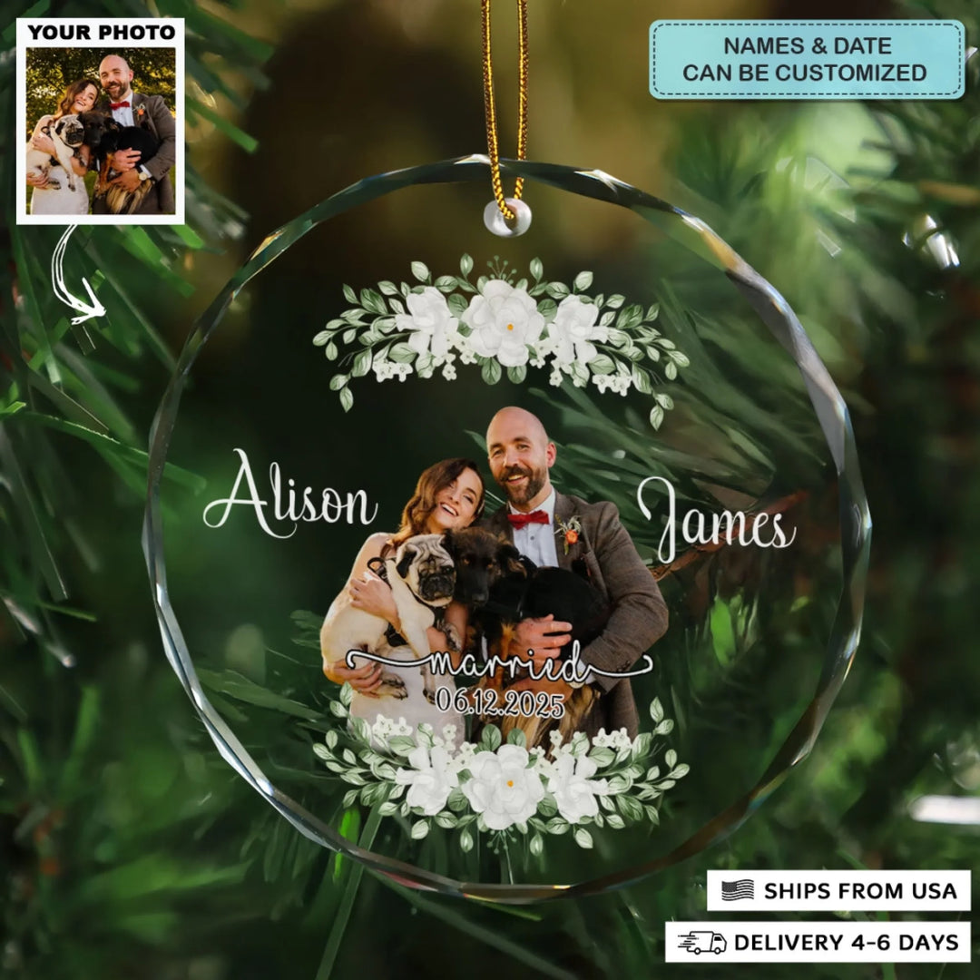 Circle-Glass-ornament_couple_ARND144_ADSG122_Mockup_3