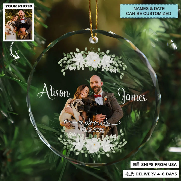 Circle-Glass-ornament_couple_ARND144_ADSG122_Mockup_3
