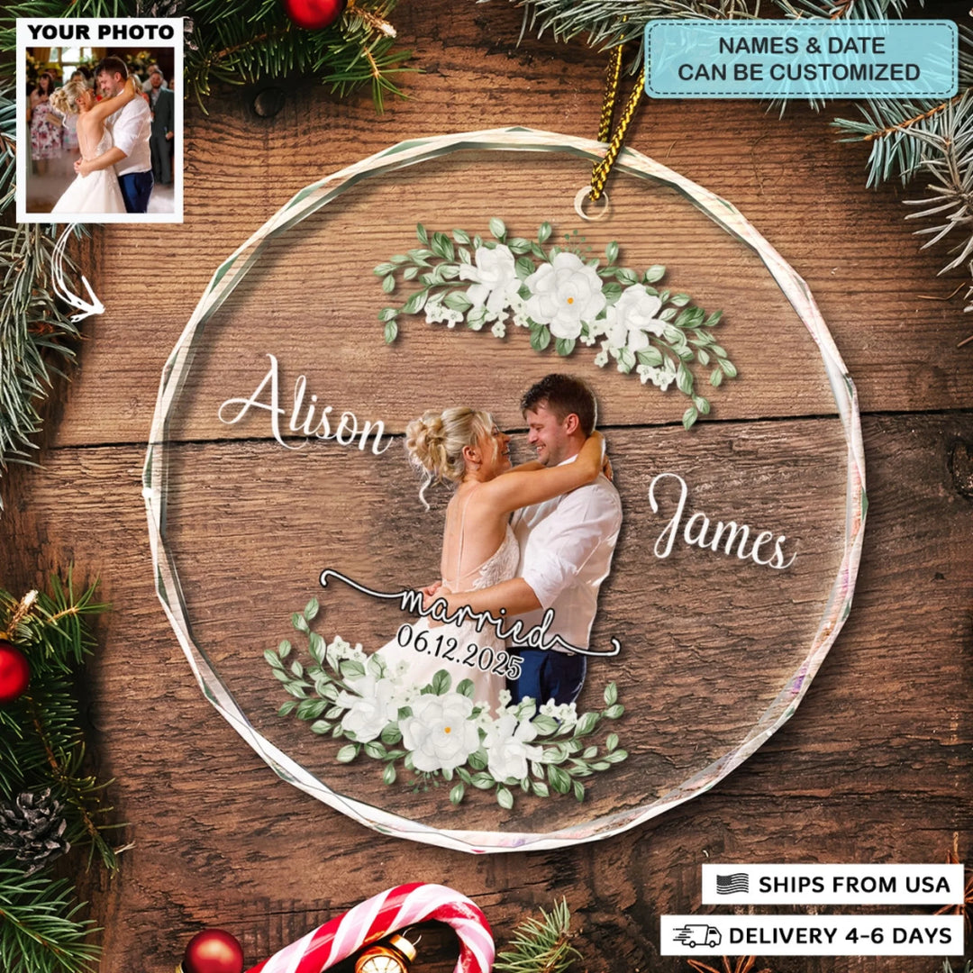 Circle-Glass-ornament_couple_ARND144_ADSG122_Mockup_7