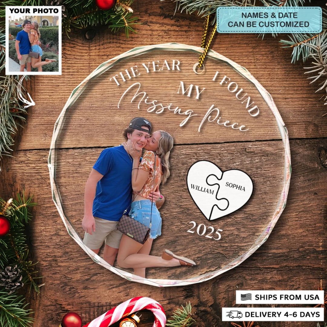 0611_Circle-Glass-Ornament_Couple2_ARND147_ADSG122_Mockup_4