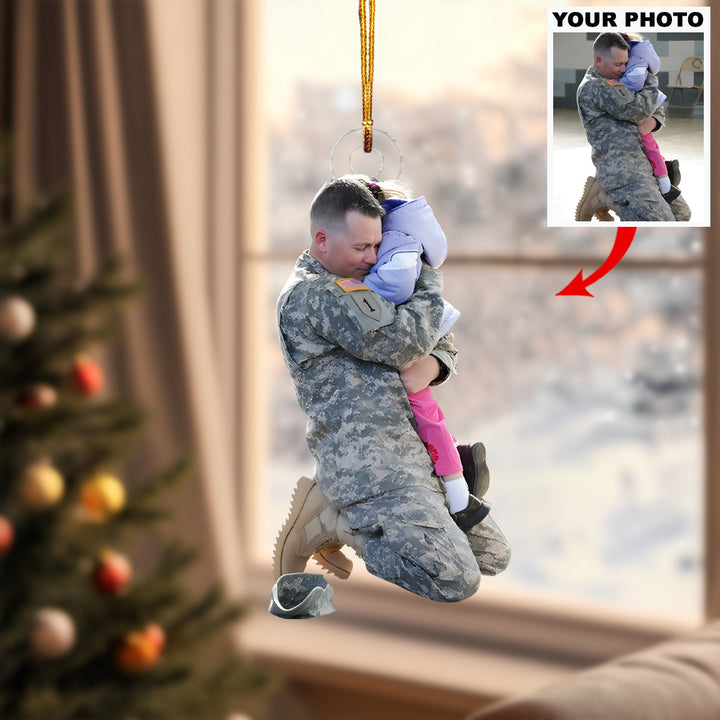 Soldier Homecoming Hug - Personalized Photo Mica Ornament - Christmas Gift For Family Members, Army Veterans And Service Members