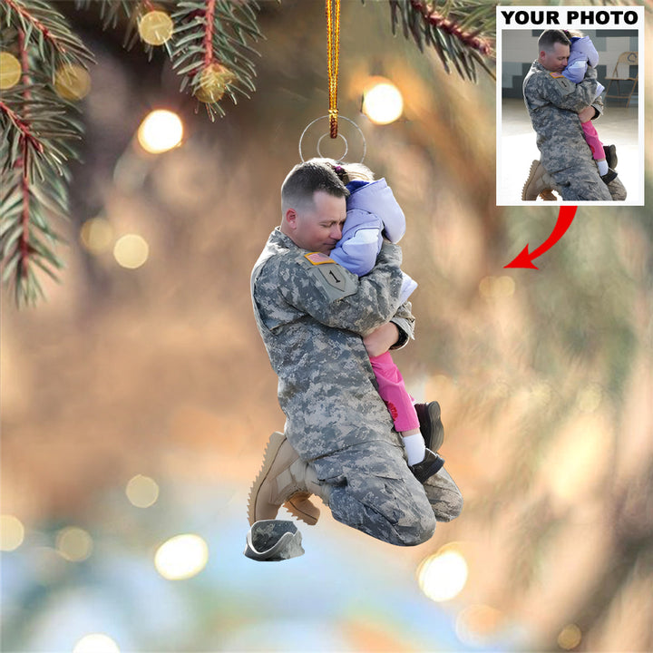 Soldier Homecoming Hug - Personalized Photo Mica Ornament - Christmas Gift For Family Members, Army Veterans And Service Members