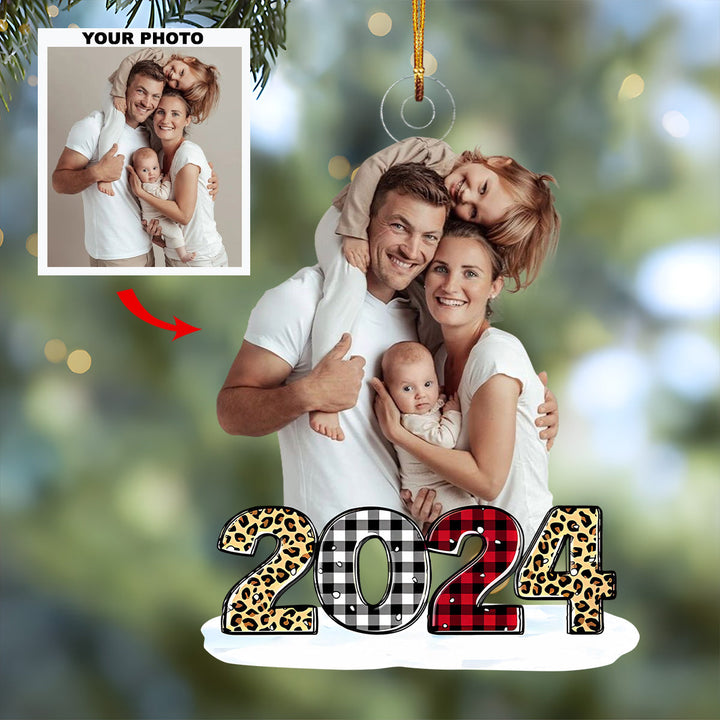 2024 Family - Personalized Photo Mica Ornament - Christmas Gift For Family Members UPL0PD048
